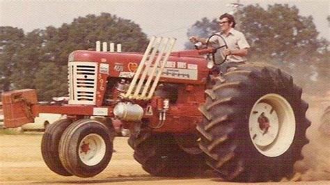 old tractors pulling.